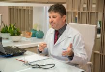 Prótese peniana eleva a autoestima e pode ajudar no resgate de relacionamentos, afirma urologista Newton Tafuri